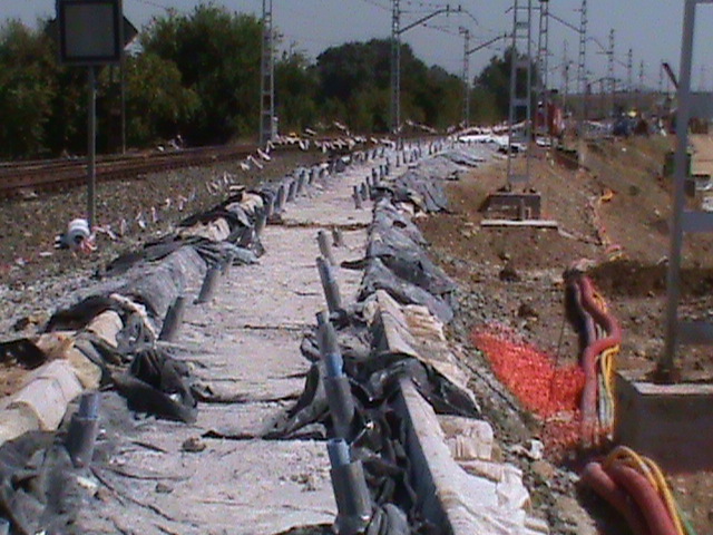 Cimentaciones cilíndricas para postes de catenaria